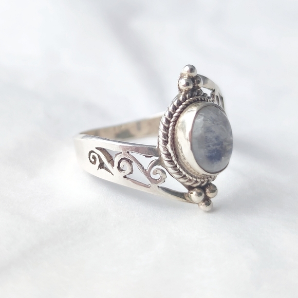 Moonstone & sterling silver ring with open scrollwork band - Picture 6 of 9